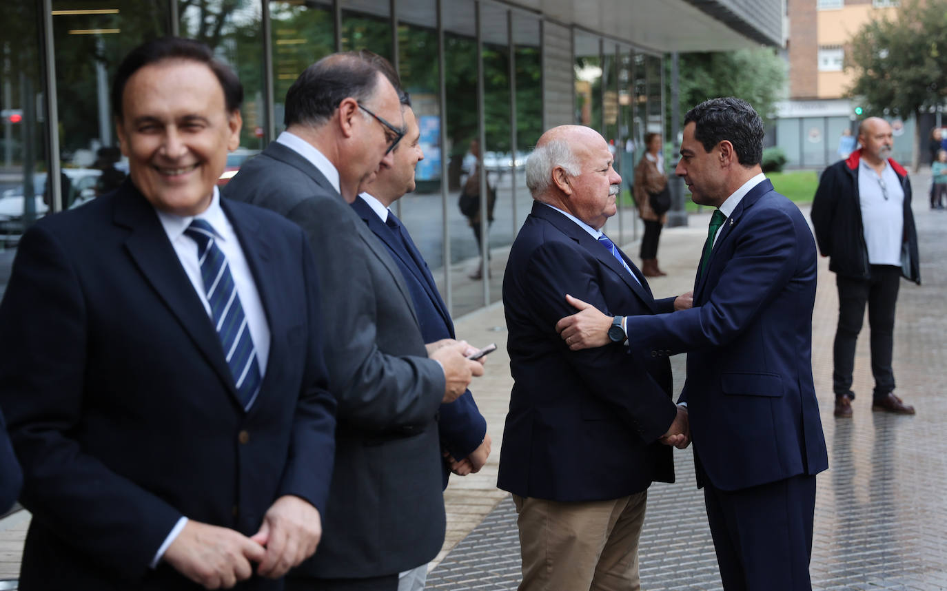 Fotos: Juanma Moreno estrena el traslado documental a la Biblioteca &#039;Grupo Cántico&#039;