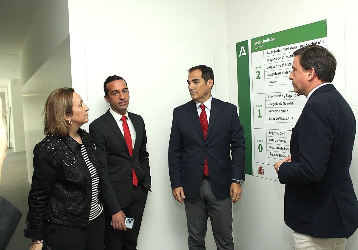 El consejero de Justicia, en el centro de la imagen