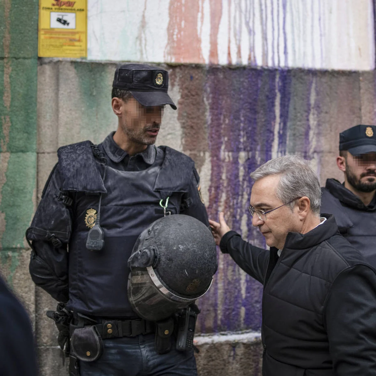 La Policía Local recibe los primeros 62 nuevos chalecos antibalas - La  Opinión de A Coruña