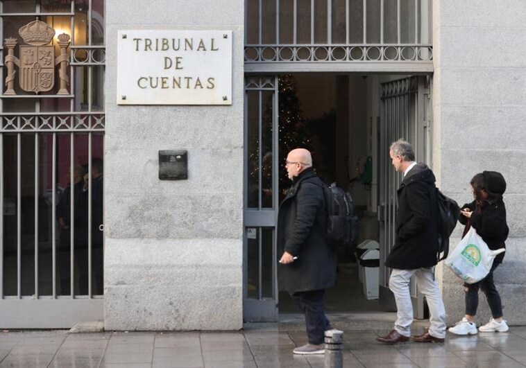 El abogado de Puigdemont, Gonzalo Boye, llega al Tribunal de Cuentas en diciembre del año pasado