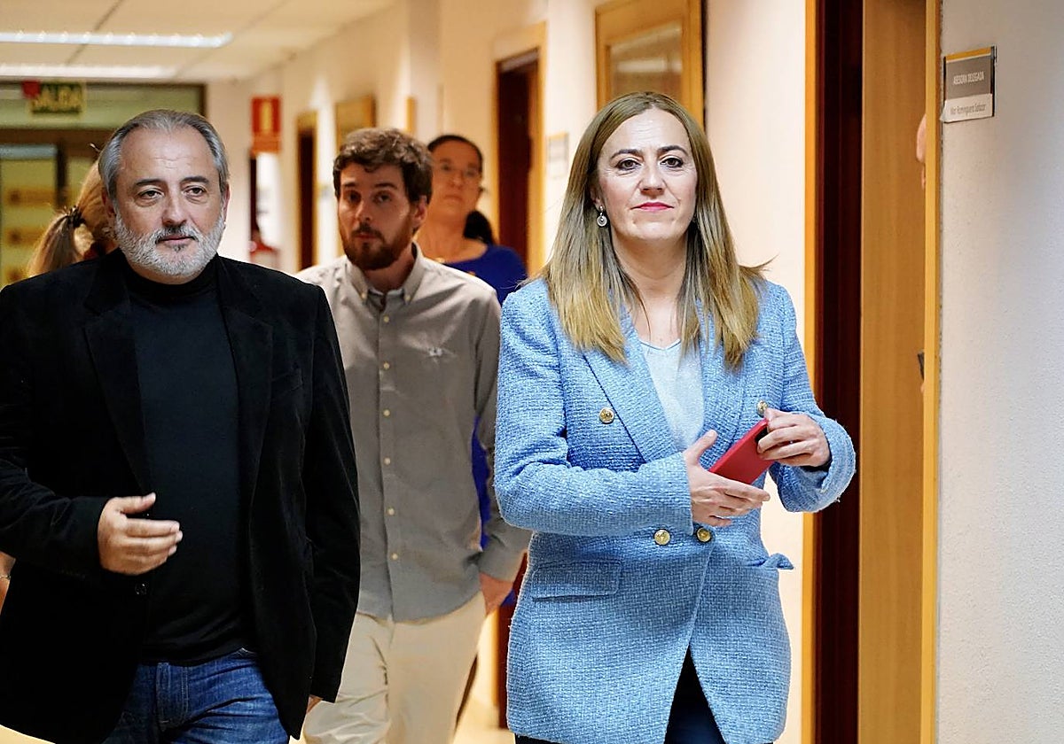 El responsable de Accem en Castilla y León, Daniel Duque, y la delegada del Gobierno en la Comunidad, Virginia Barcones