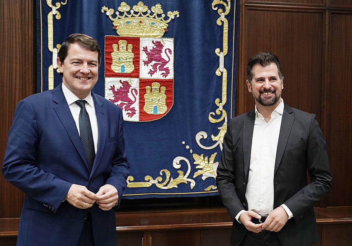 El presidente de la Junta, Alfonso Fernández Mañueco, y el secretario autonómico del PSOE, Luis Tudanca
