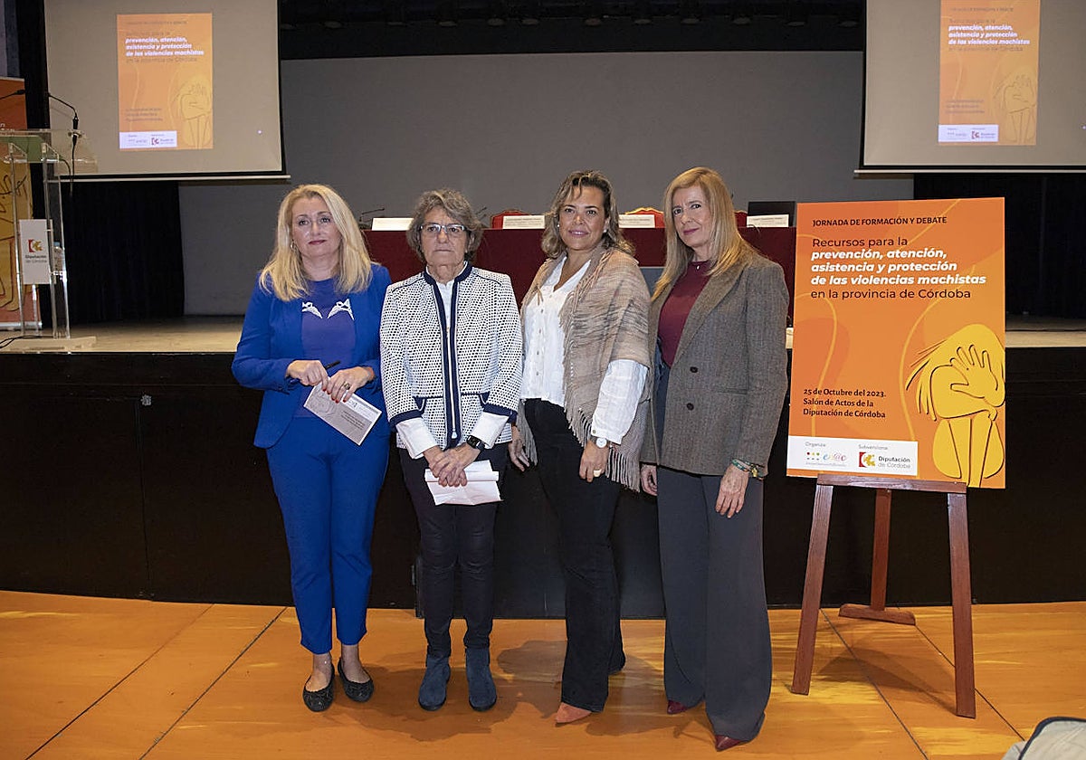 Laura Fernández Rubio, Elisa Sala, Auxiliadora Moreno y Rosario Alarcón, en el comienzo de la jornada