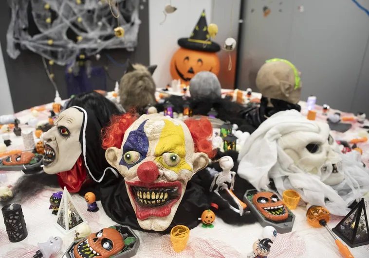 Caretas, pelucas y otros juguetes de Halloween retirados del mercado por incumplir la normativa