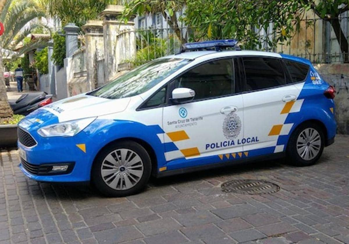 Detenido por desnudarse y masturbarse dentro de un autobús en Santa Cruz de  Tenerife