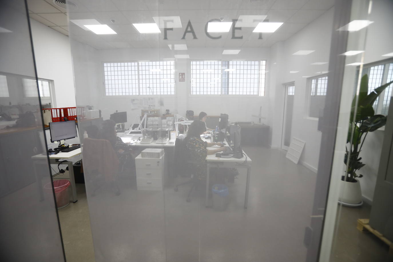 Fotos: el trabajo en la fábrica de alta joyería Facet en Córdoba