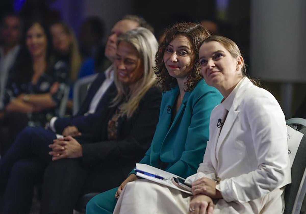 La presidenta de la Comunidad de Madrid, Isabel Dïaz Ayuso, junto a Marga Prohens, este jueves