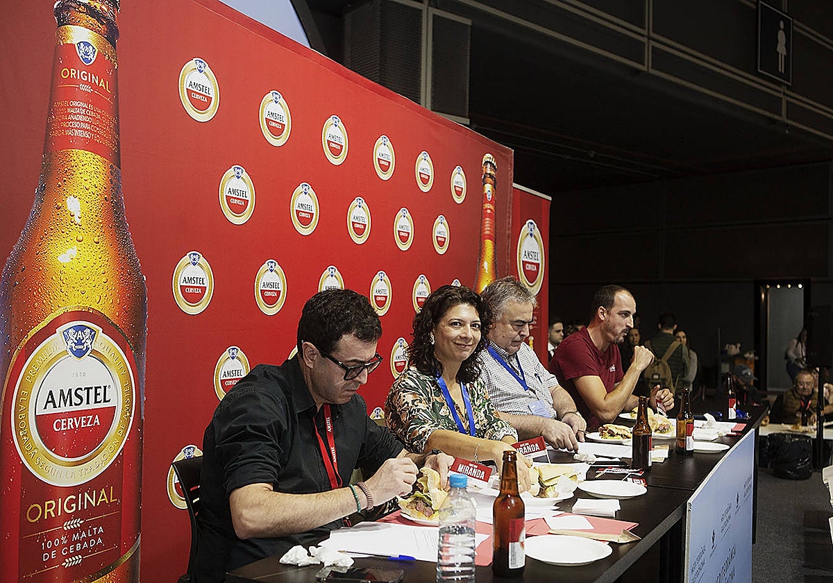 Imagen de la deliberación del jurado en la pasada edición de #SomEsmorzadors