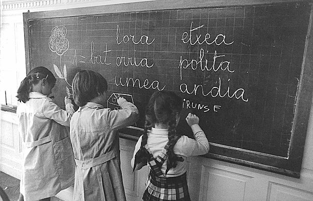 Niños aprendiendo euskera en 1985