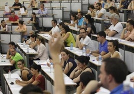 Casi 6.000 médicos se juegan una plaza fija en el SAS este sábado en Sevilla