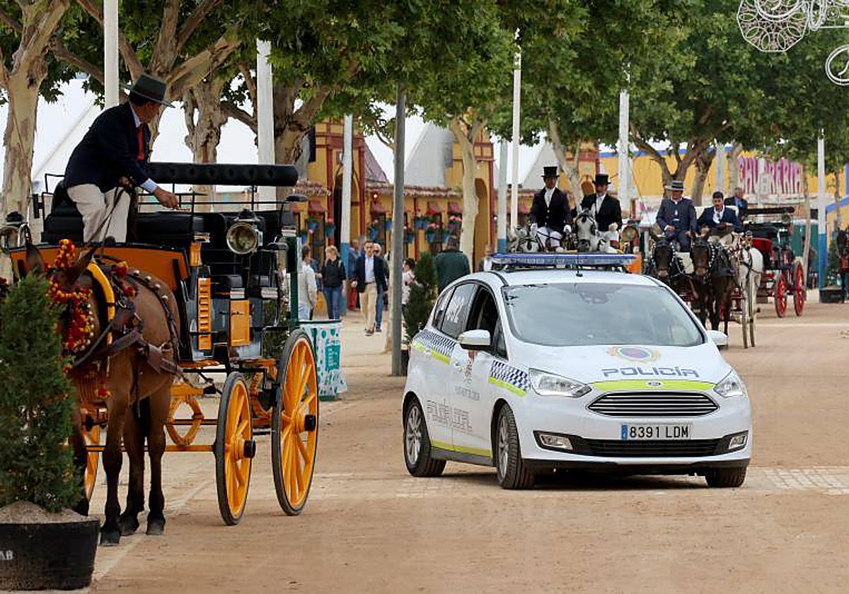 Coches patrulla durante la pasada feria de Mayo en Córdoba
