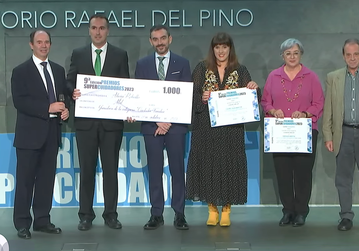 Ricardo Fernández recoge el premio 'Supercuidador' por cuidar de su familia