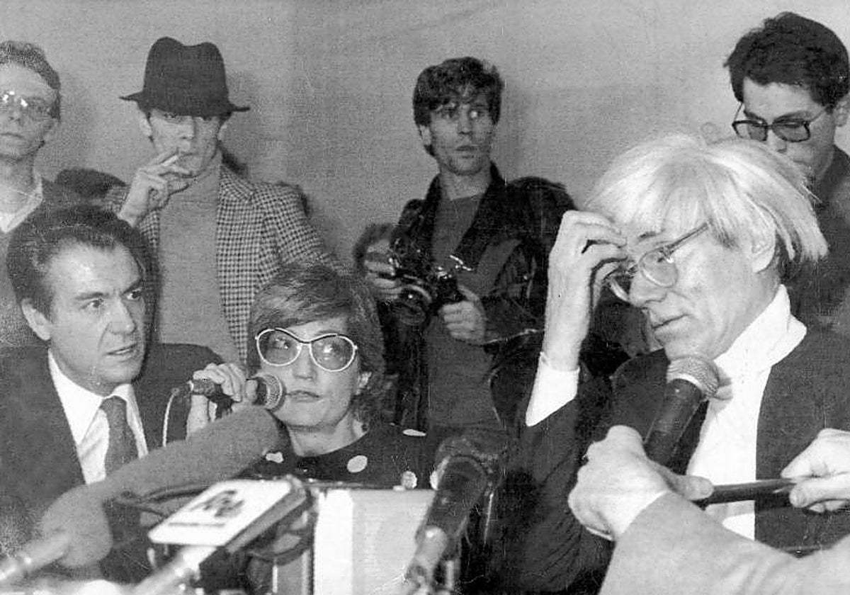Rueda de prensa de Andy Warhol el 17 de enero de 1983, en Madrid