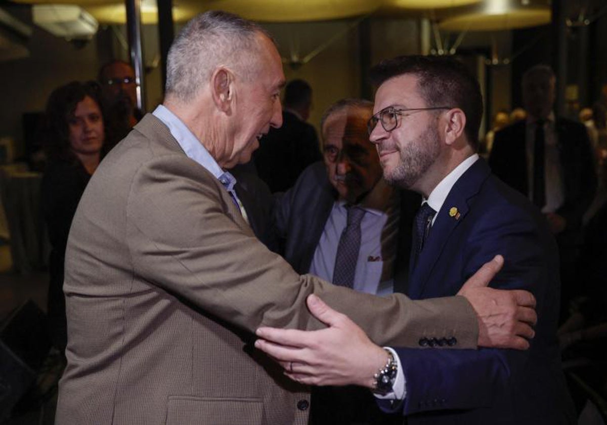 El presidente de la Generalitat de Cataluña, Pere Aragonès, y el portavoz de Compromís en las Cortes Valencianas, Joan Baldoví