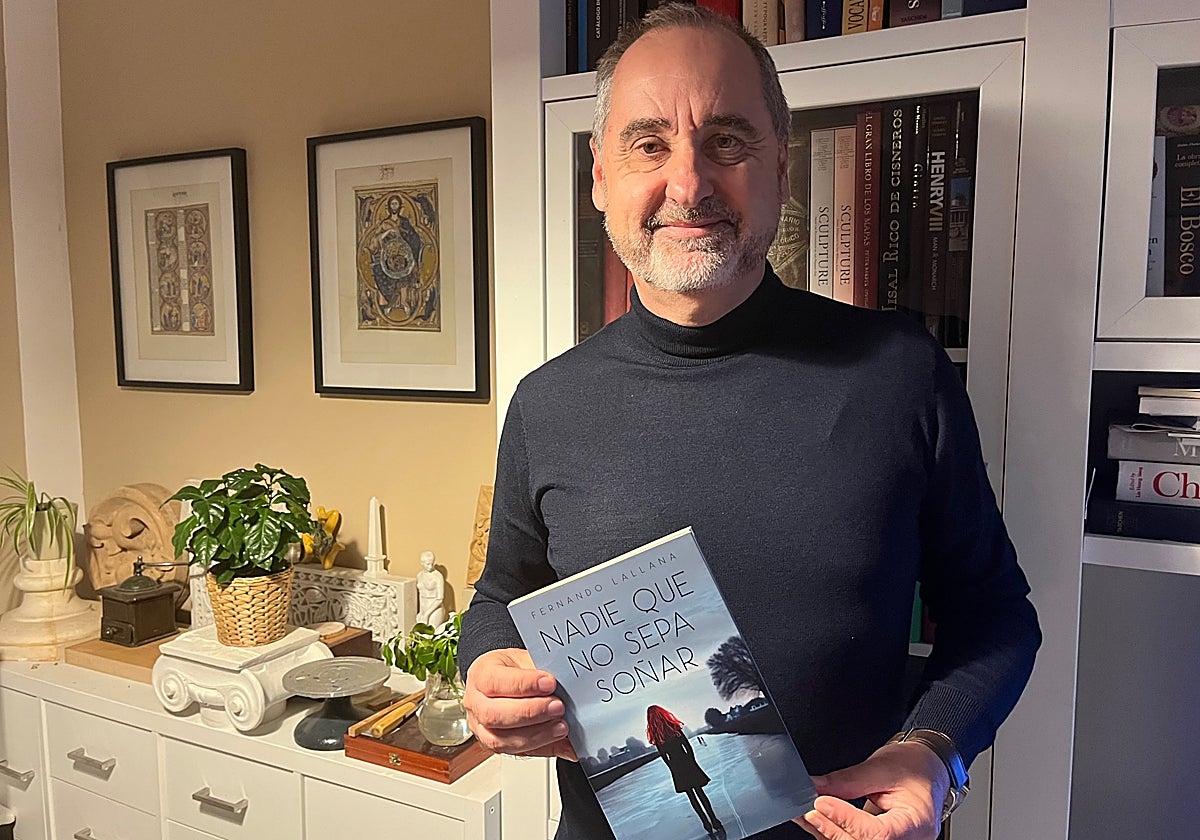 Fernando Lallana posa para ABC con su nueva novela