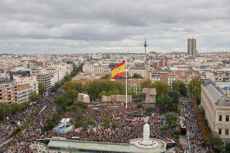 Más de 100.000 personas se han concentrado en la plaza de Colón de Madrid, según la organización y la Delegación del Gobierno 