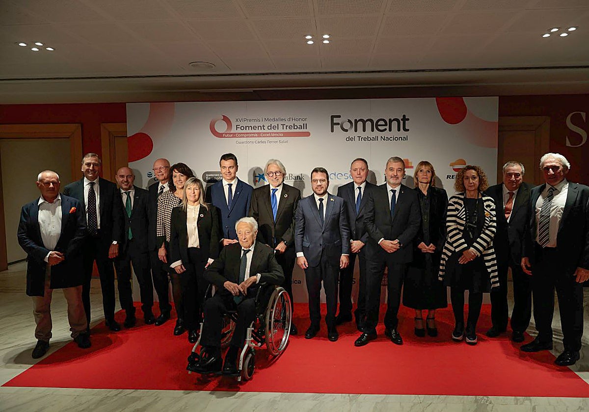 Autoridades y premiados, en el acto de entrega de premios