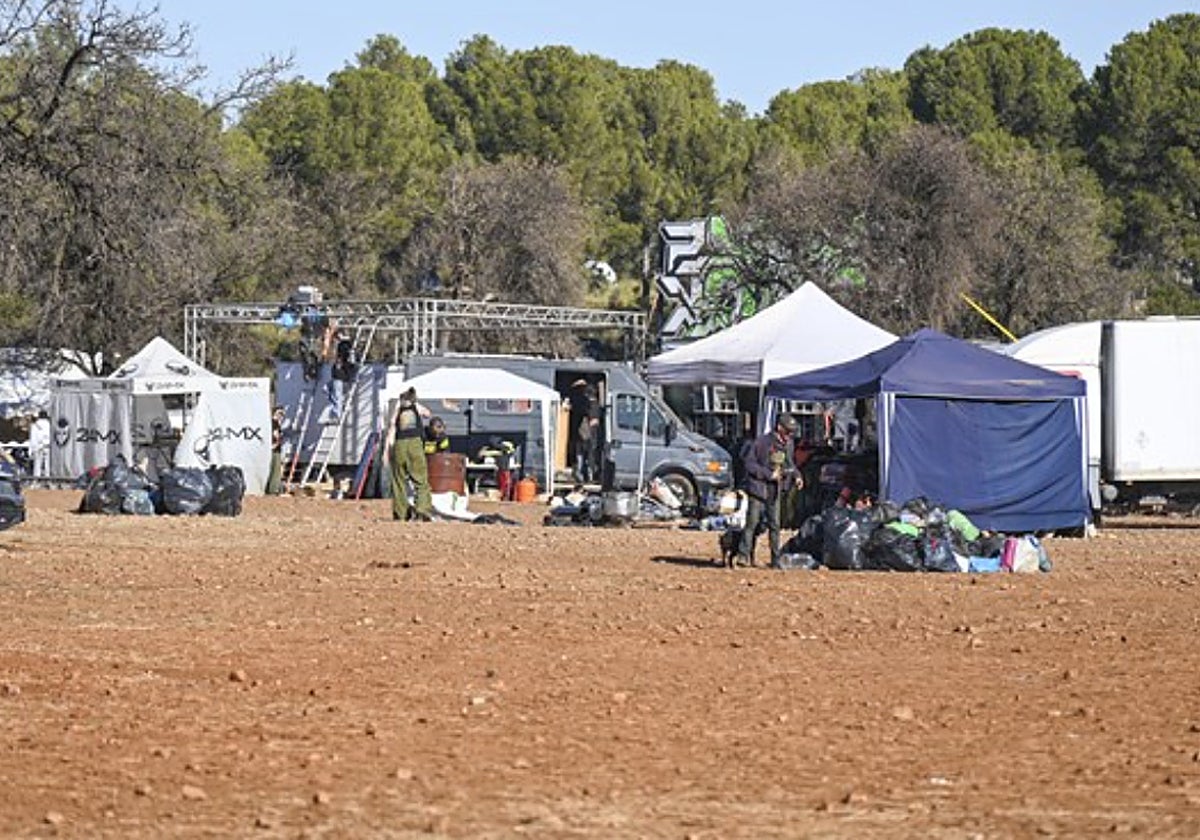 Caravanas y tiendas en la fiesta ilegal de Guadix
