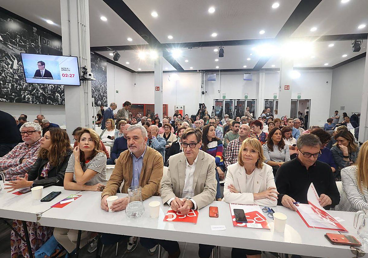 Salvador Illa, entre Jaume Collboni y Lluïsa Moret, el domingo, en el Consejo Nacional Extraordinario del PSC que ratificó la defensa de la dirección socialista a la amnistía para los independentistas del 'procés'