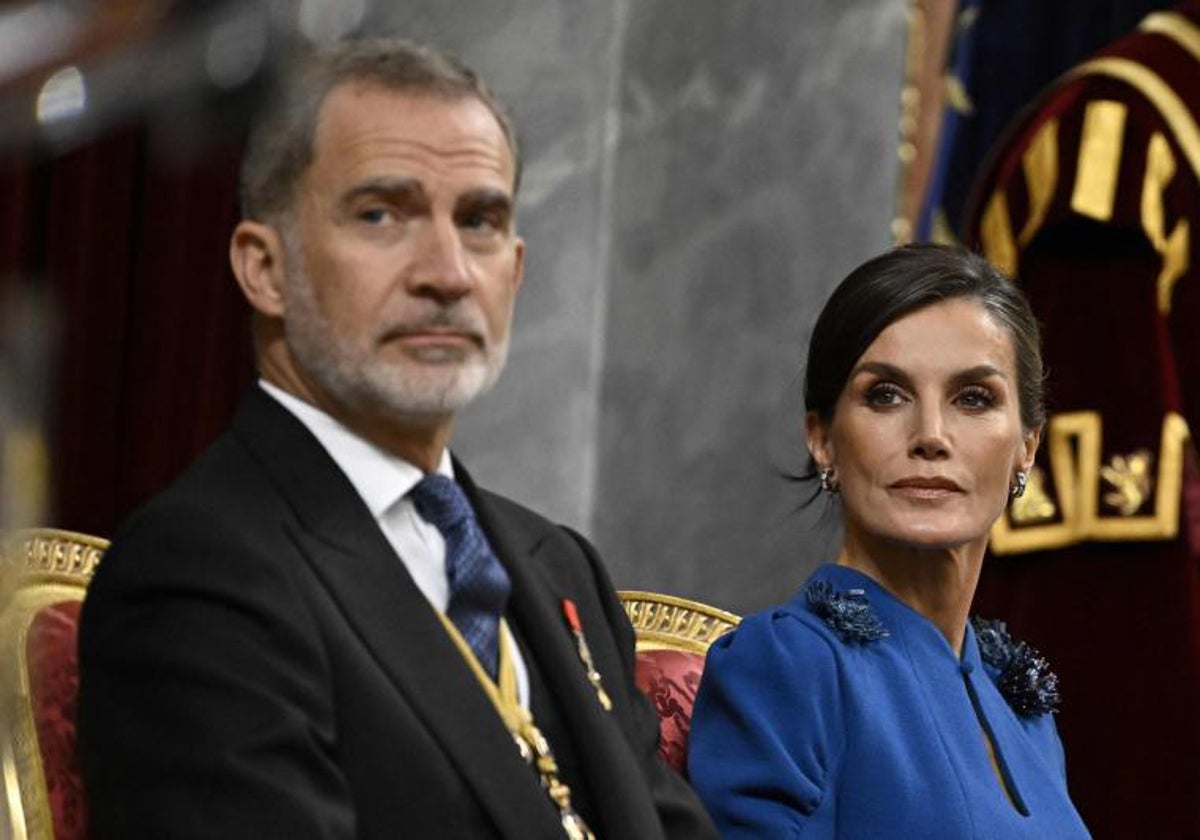 El Rey Felipe VI junto a la Reina Letizia durante el acto de jura de la Princesa Leonor // Vídeo: El discurso completo del Rey Felipe VI