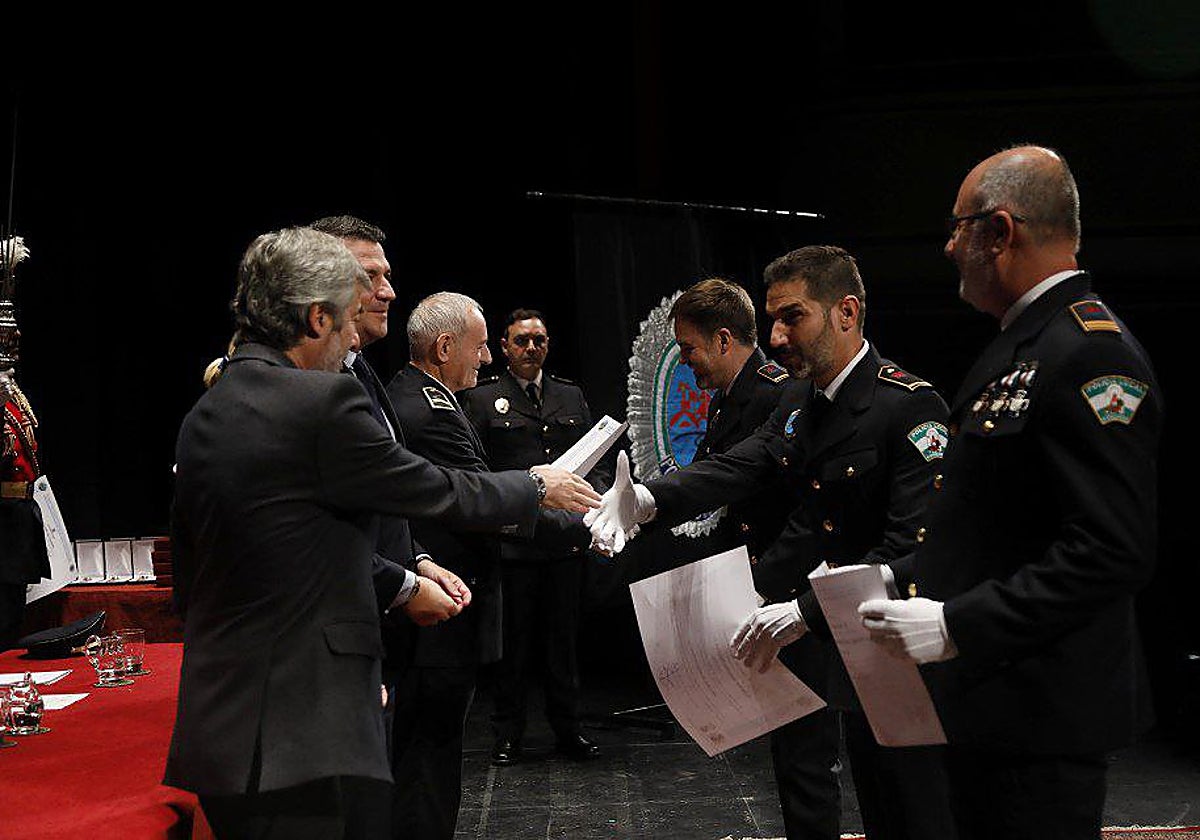 Tres de los agentes premiados este martes