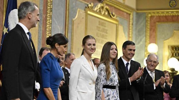 La Princesa junto a los Reyes, la Infanta y el presidente del Gobierno en funciones