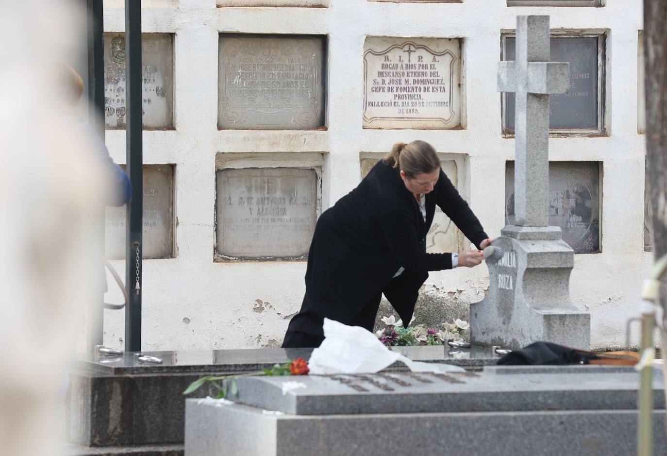 Fotos: Los cementerios de Córdoba se llenan de vida el Día de Todos los Santos