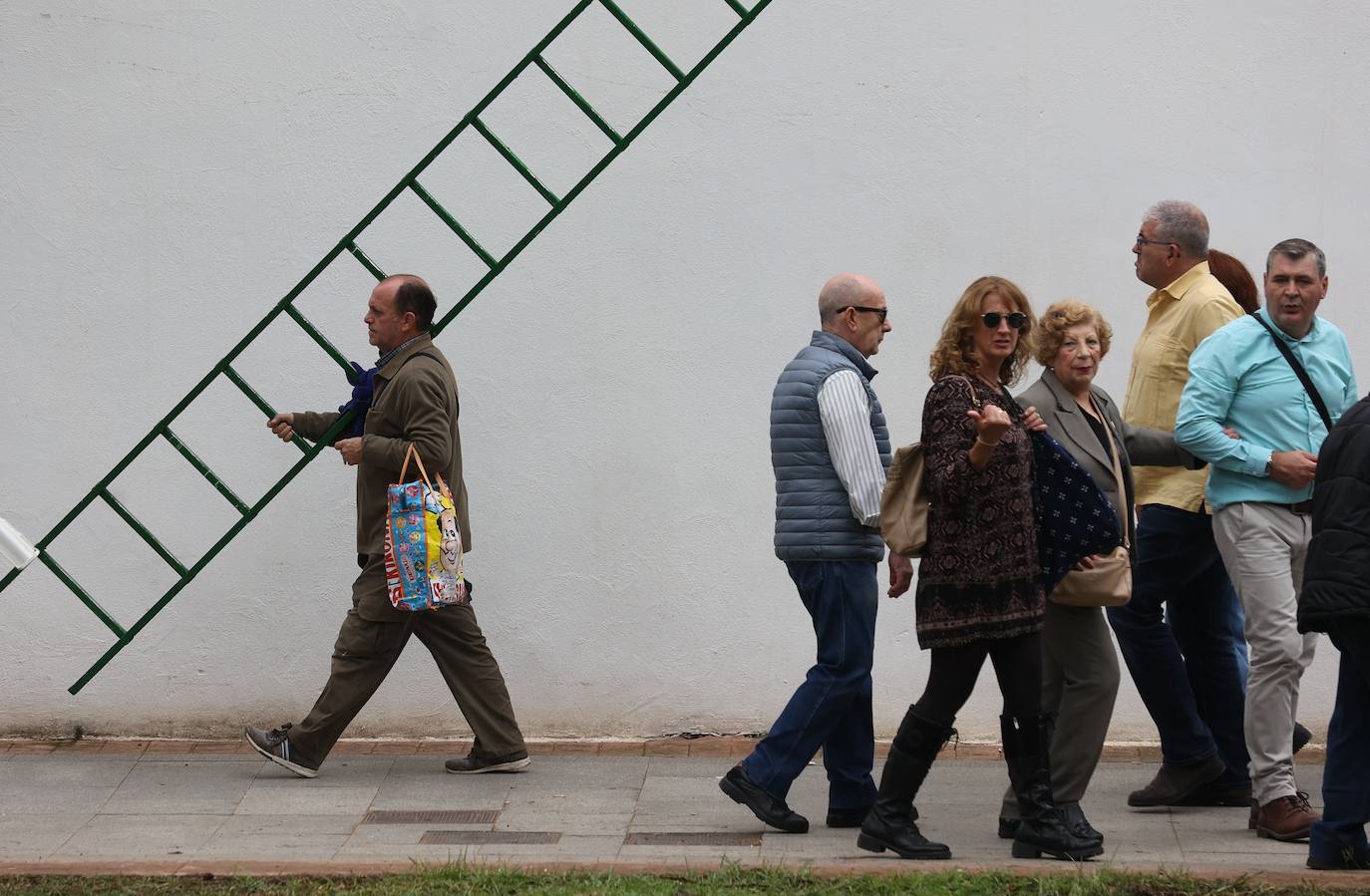 Fotos: Los cementerios de Córdoba se llenan de vida el Día de Todos los Santos