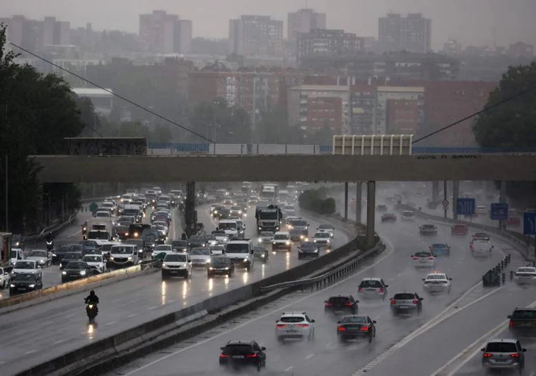 Fuertes lluvias en la M-30 de Madrid