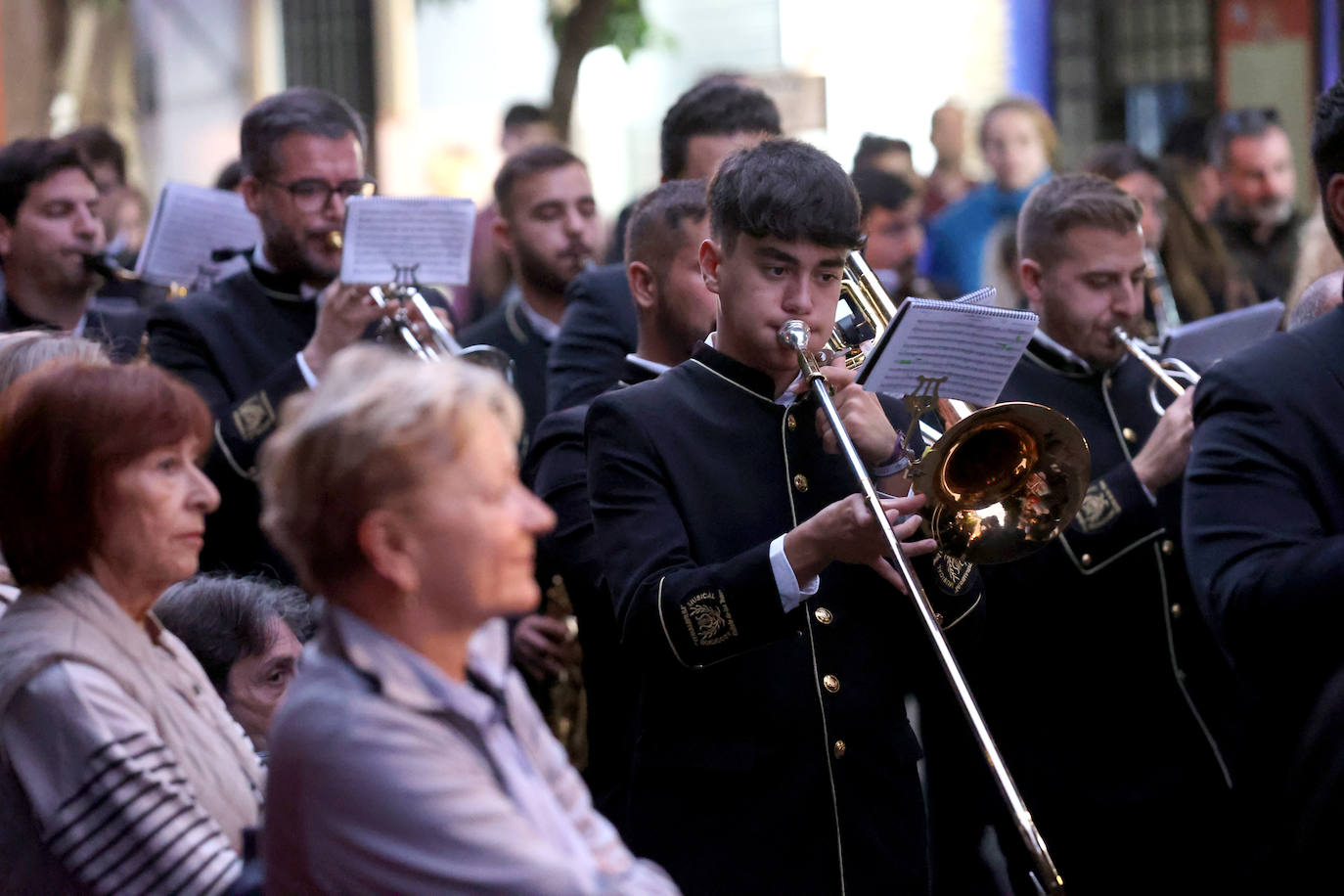 Fotos: Sobriedad y recogimiento en la procesión de la Virgen del Amparo en Córdoba