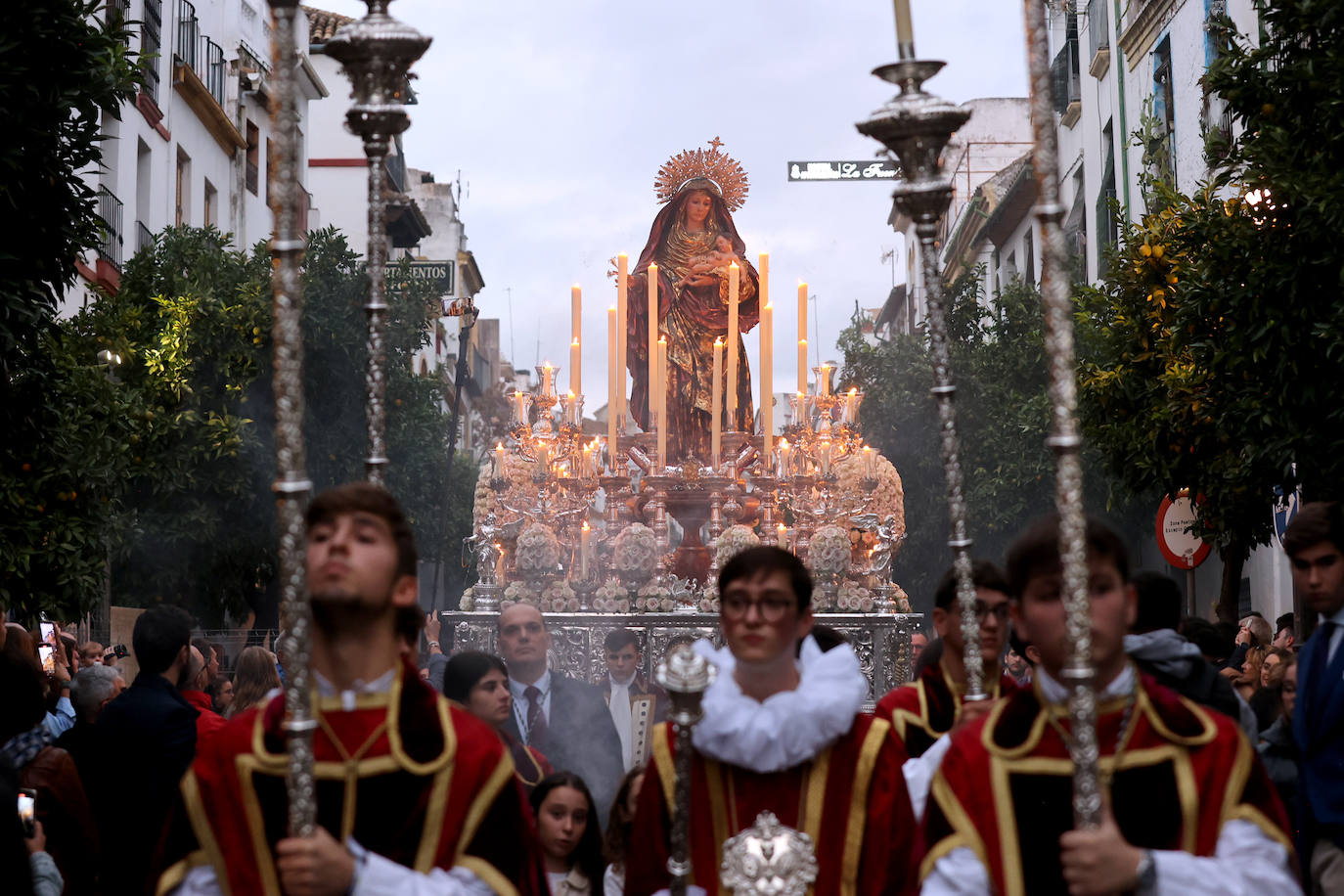 Fotos: Sobriedad y recogimiento en la procesión de la Virgen del Amparo en Córdoba
