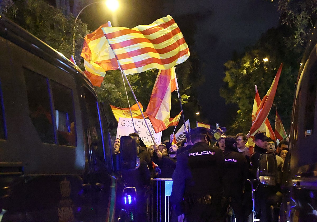 Manifestación contra la ley de amnistía en Ferraz, sede del PSOE