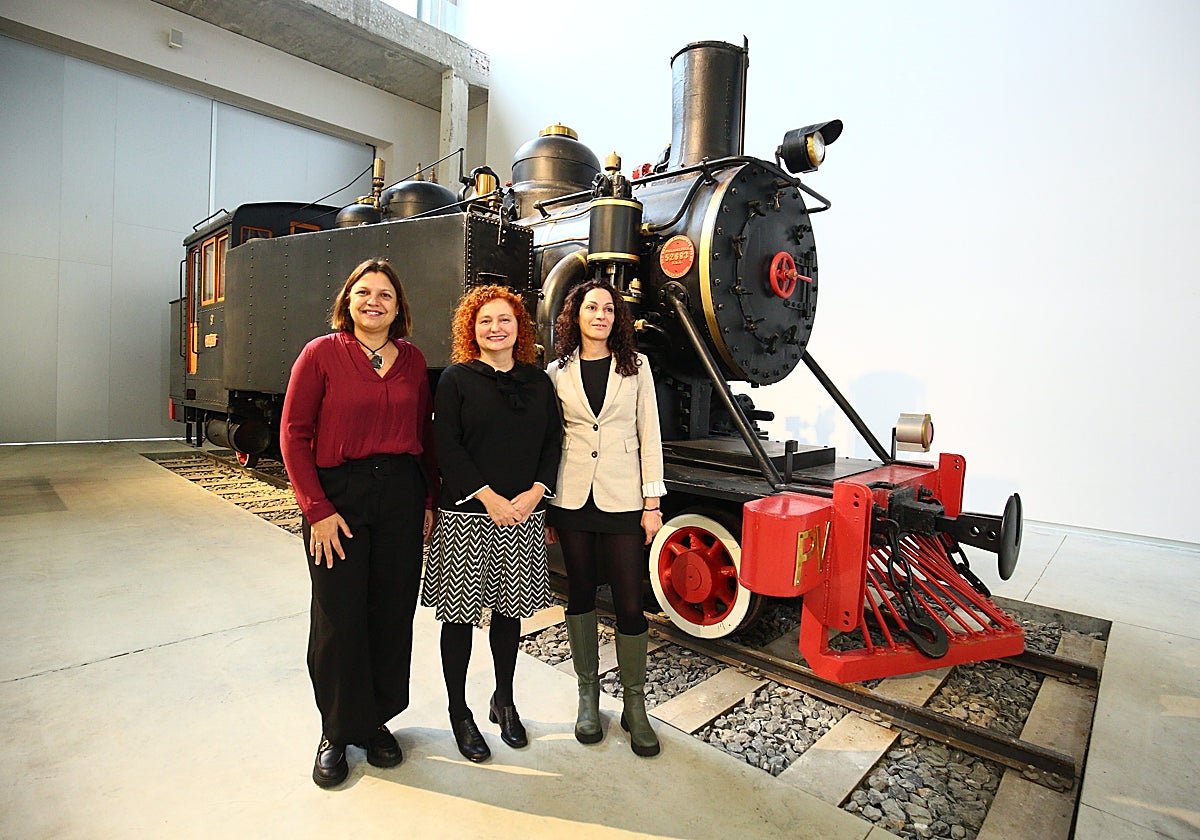 López, Martín y García durante la firma de la cesión de la locomotora nº 9 para el proyecto del Ponfeblino