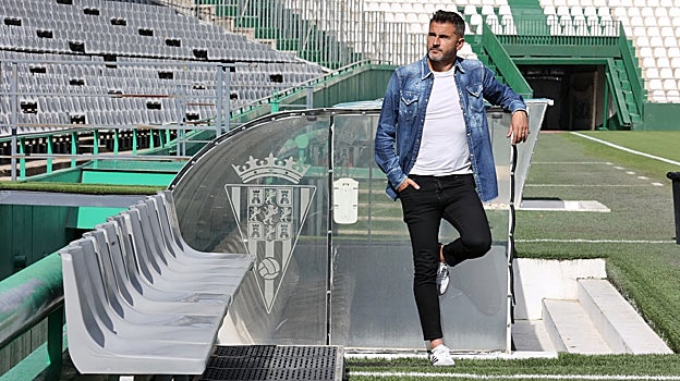 Iván Ania, entrenador del Córdoba CF: «El objetivo es volver al fútbol profesional y queremos conseguirlo directamente»