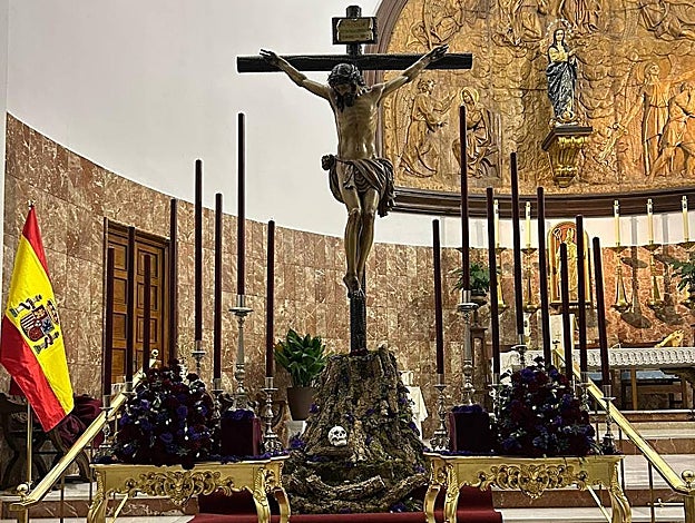 El Cristo de la Confianza, dispuesto en el altar mayor