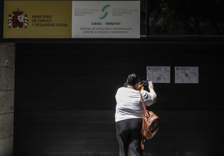 Imagen de archivo de una oficina de la Seguridad Social en Valencia