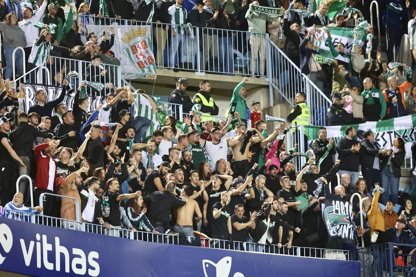 Fotos: emoción, pasión en las gradas, buen juego... el empate del Córdoba CF que supo a poco