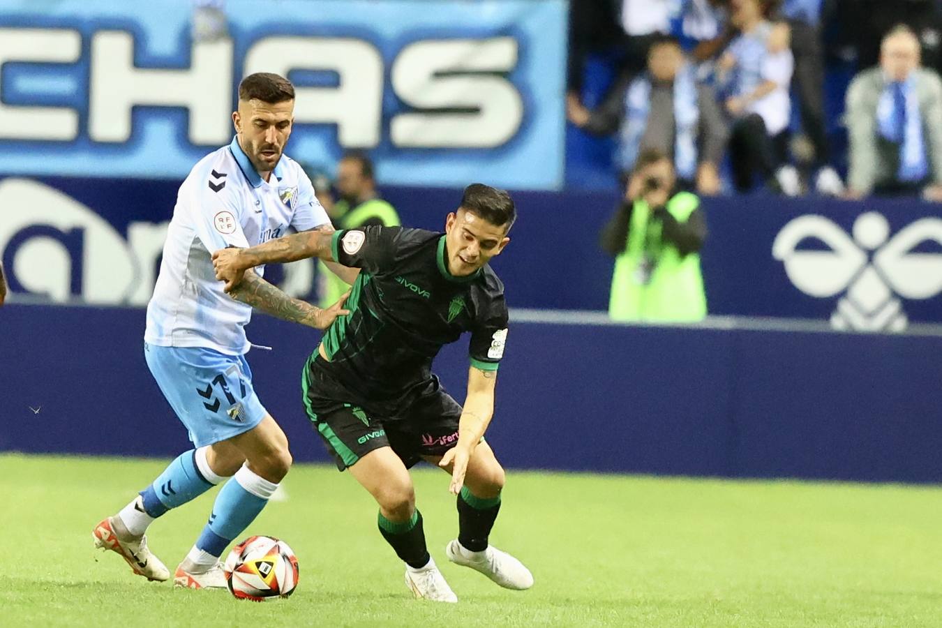 Fotos: emoción, pasión en las gradas, buen juego... el empate del Córdoba CF que supo a poco