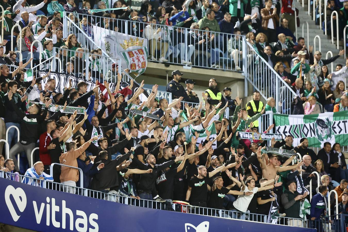 Fotos: emoción, pasión en las gradas, buen juego... el empate del Córdoba CF que supo a poco