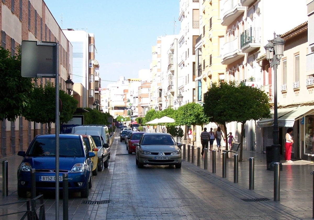 Vehículos en el Paseo de La Matallana de Puente Genil