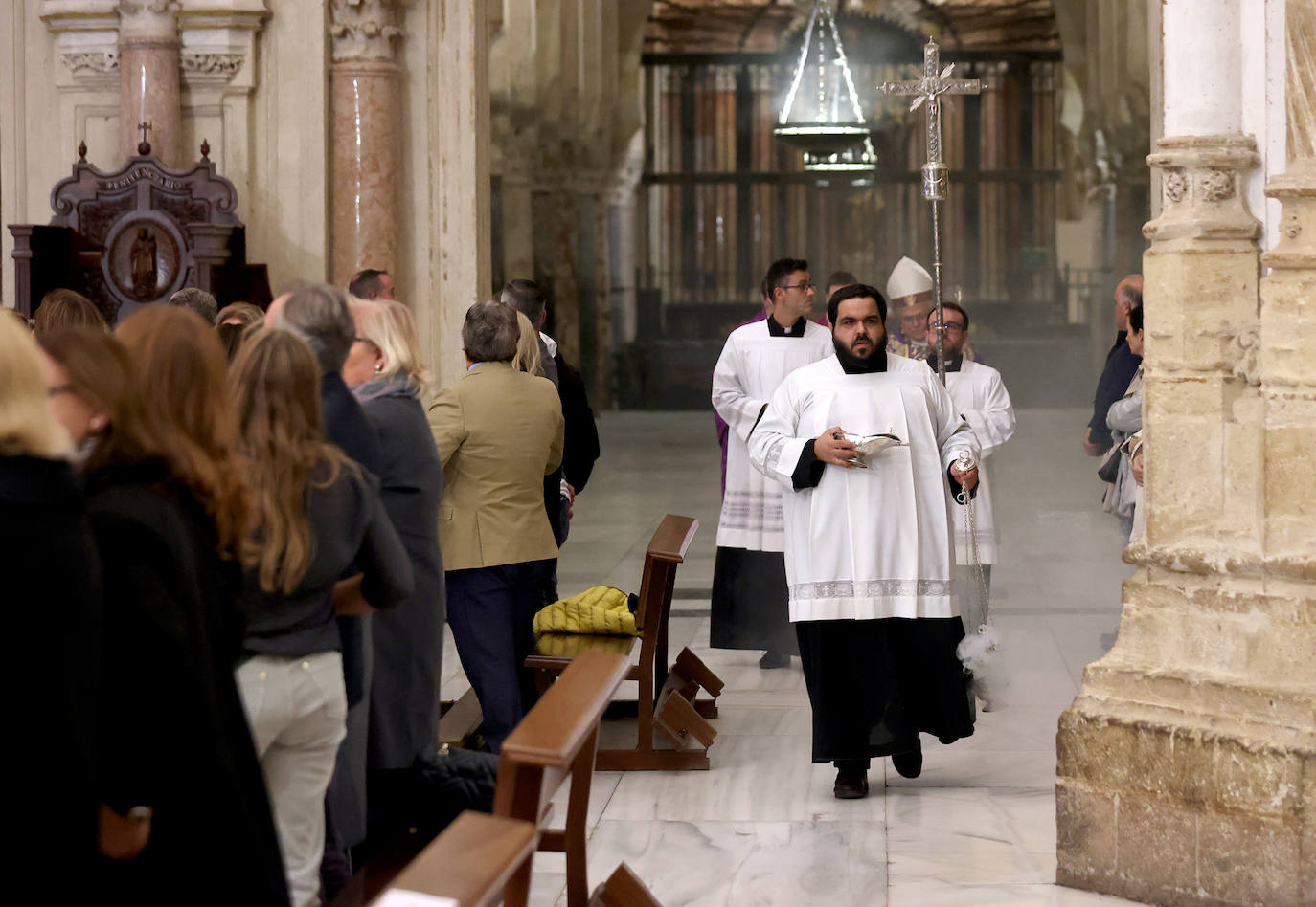 Fotos: el sentido adiós a Álvaro Prieto en la Catedral de Córdoba