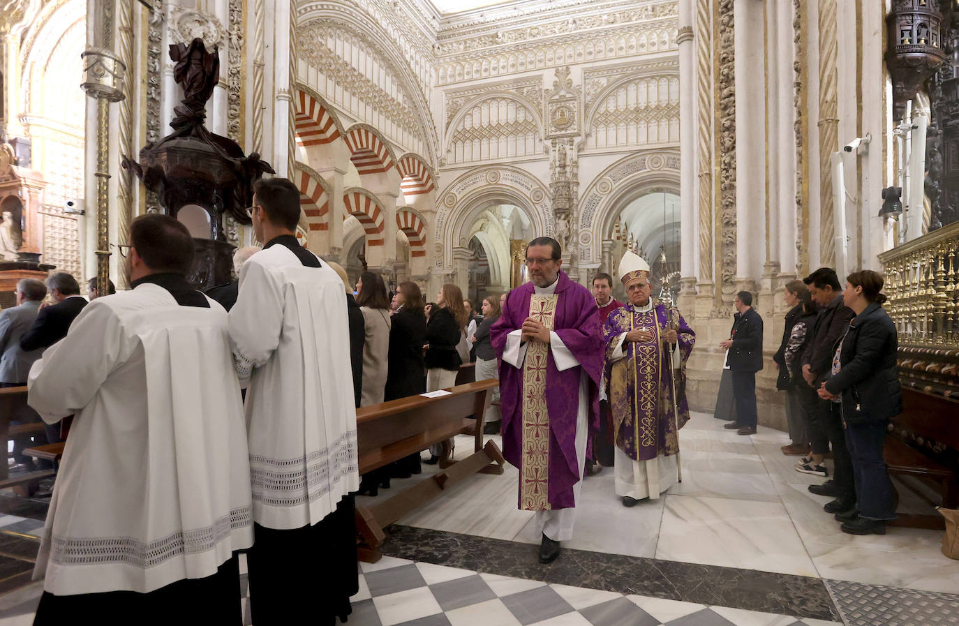 Fotos: el sentido adiós a Álvaro Prieto en la Catedral de Córdoba