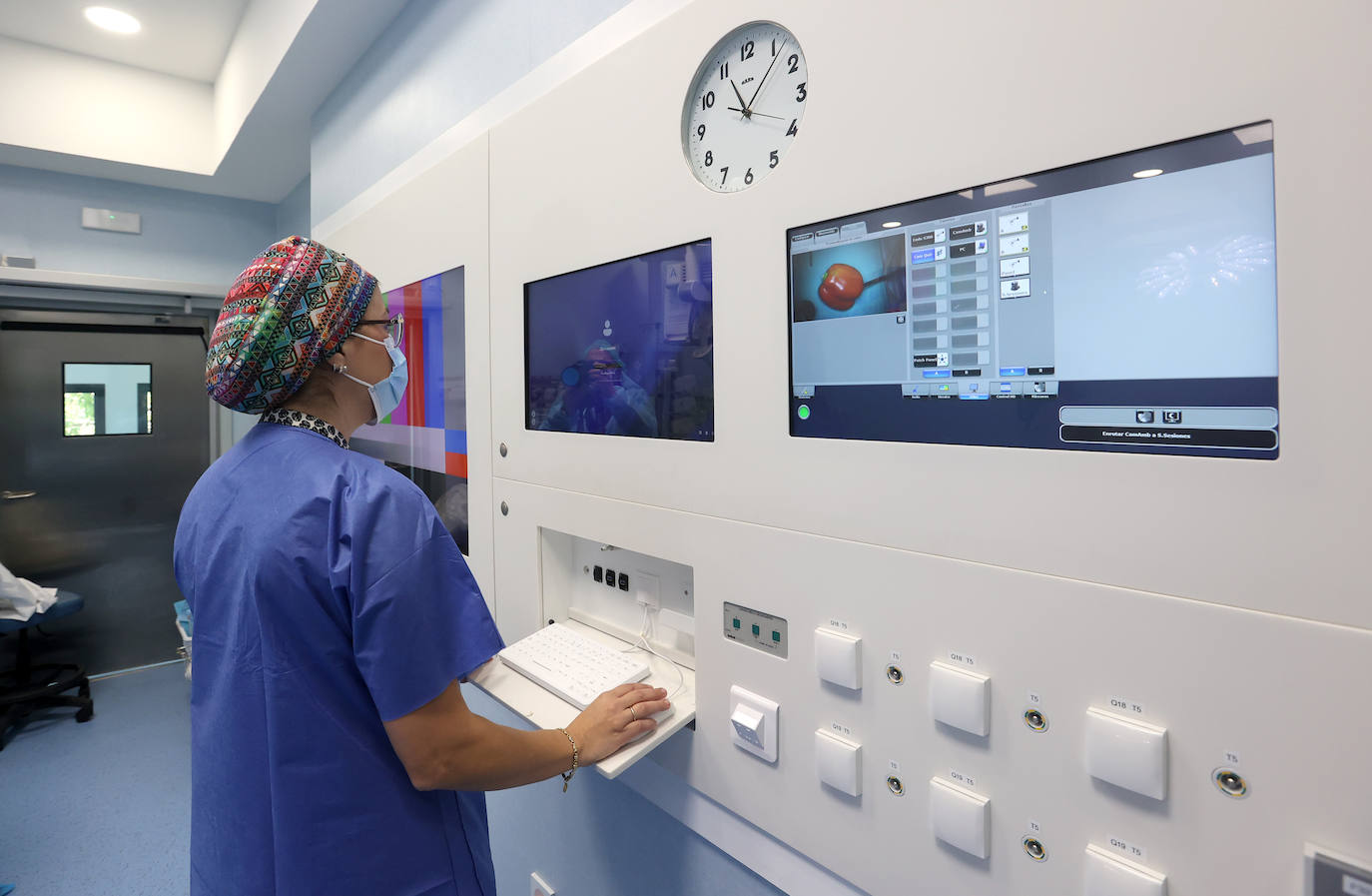 Fotos: el espectacular nuevo quirófano inteligente del Hospital Reina Sofía