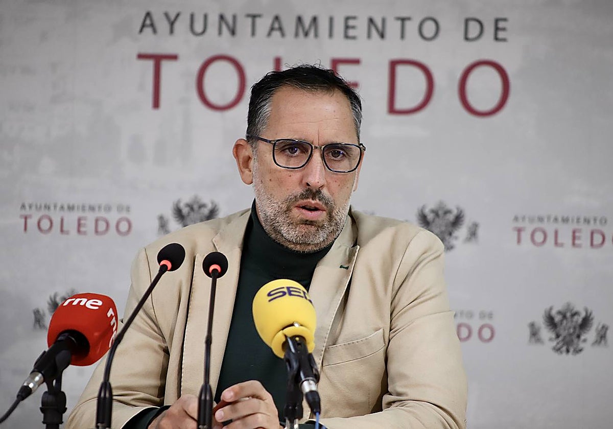 Iñali Jiménez, concejal de Movilidad, durante la rueda de prensa