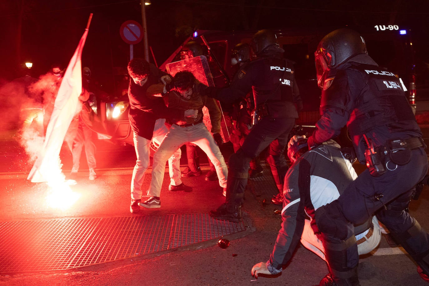 Las concentraciones contra la amnistía en las sedes socialistas, en imágenes