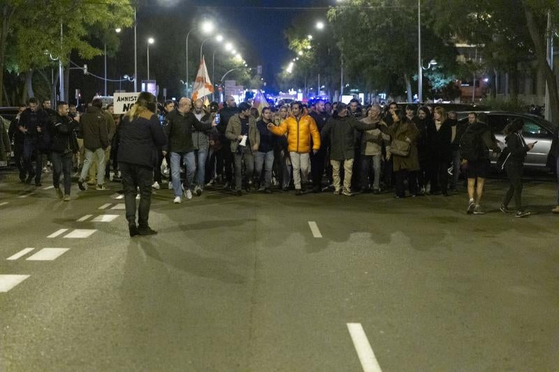 Las concentraciones contra la amnistía en las sedes socialistas, en imágenes