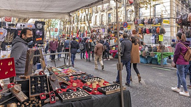 Uno de los puestos de El Rastro de Madrid