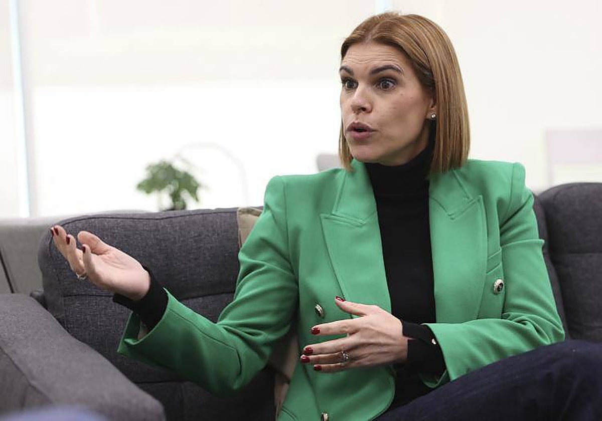 La alcaldesa de Alcalá de Henares, Judith Piquet, durante la entrevista con ABC