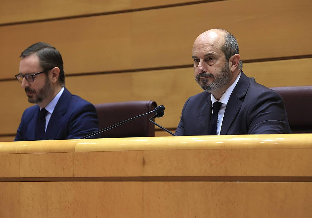 Pedro Rollán, presidente del Senado, y Javier Maroro, portavoz de la Mesa