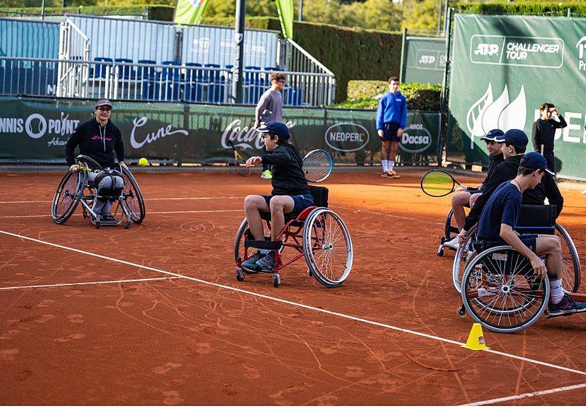 La Copa Faulcombridge Ciudad de Valencia vuelve a organizar una jornada de sensibilización del tenis adaptado